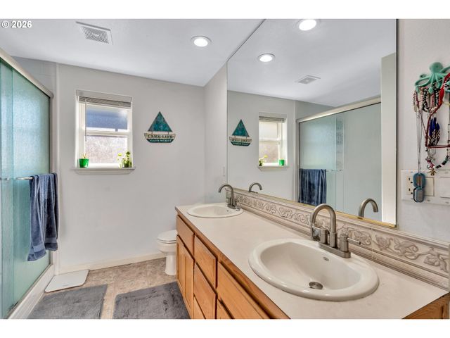 1558 Se JASMINE Way, Gresham, OR 97080