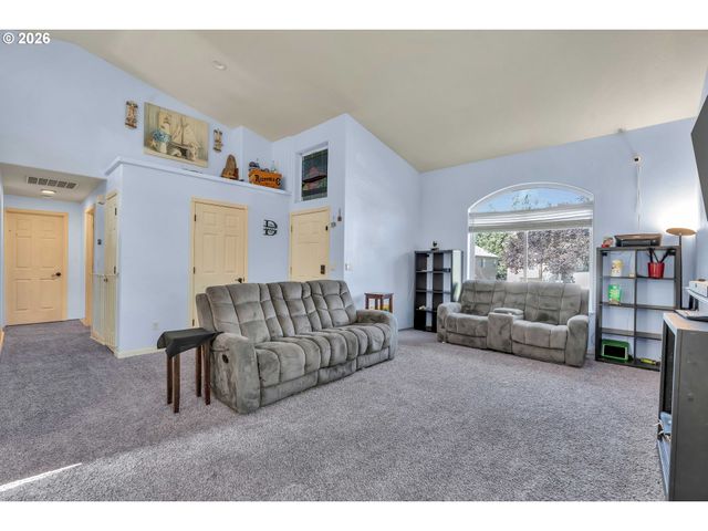 1558 Se JASMINE Way, Gresham, OR 97080