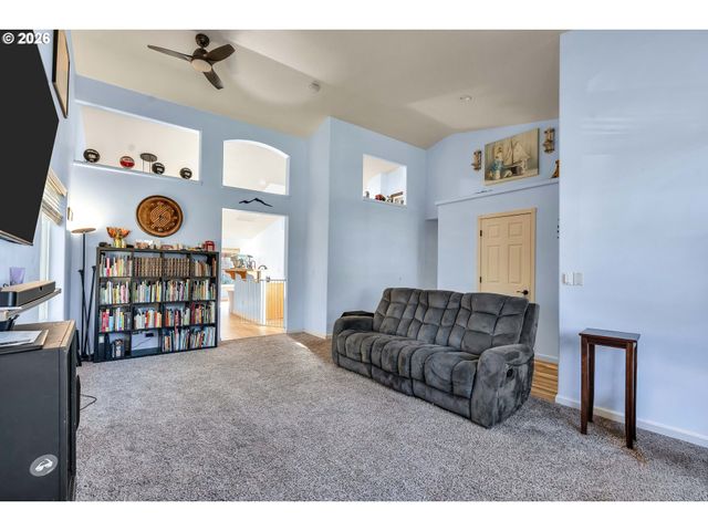 1558 Se JASMINE Way, Gresham, OR 97080