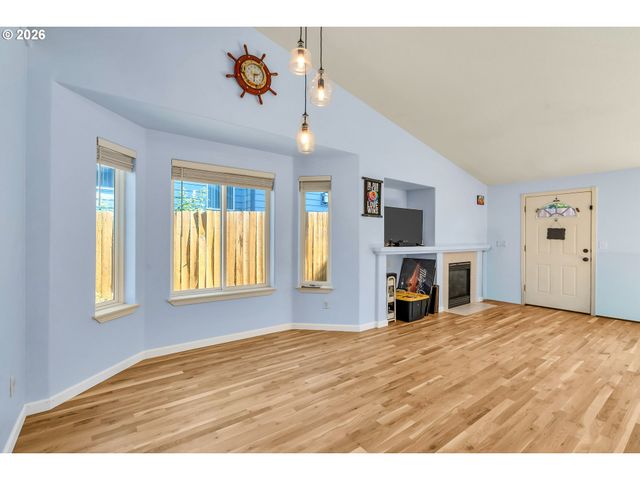 1558 Se JASMINE Way, Gresham, OR 97080