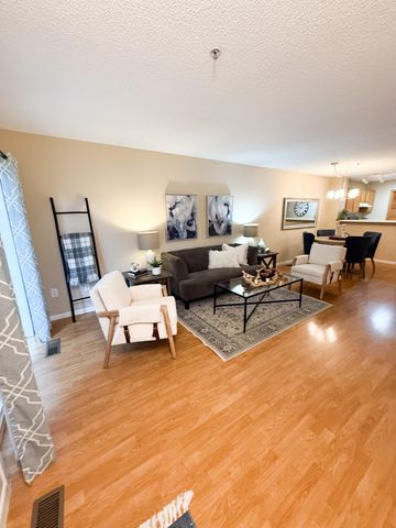 2225 Ranchview Lane N 1, Plymouth, MN 55447