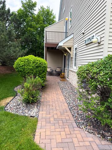 2225 Ranchview Lane N 1, Plymouth, MN 55447