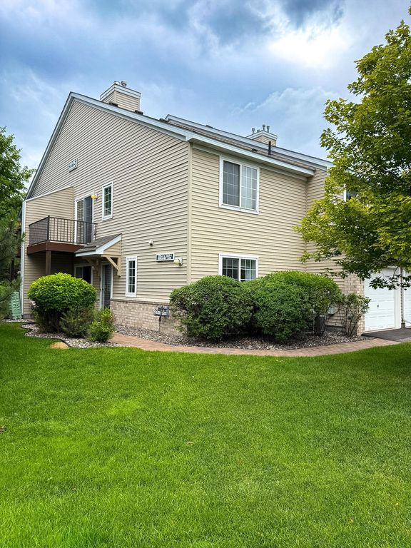 2225 Ranchview Lane N 1, Plymouth, MN 55447