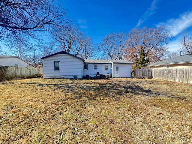 1924 Hayes Drive, Manhattan, KS 66502