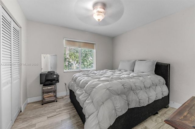 8025 NW 8th Street 13, Miami, FL 33126
