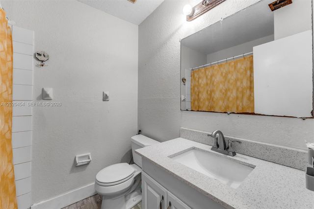 8025 NW 8th Street 13, Miami, FL 33126