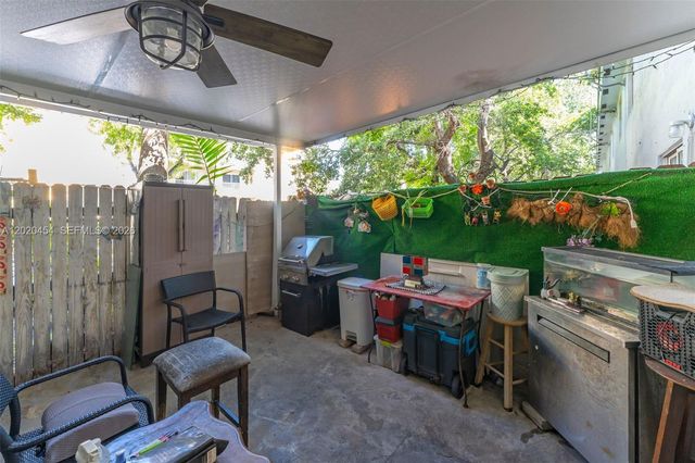 8025 NW 8th Street 13, Miami, FL 33126