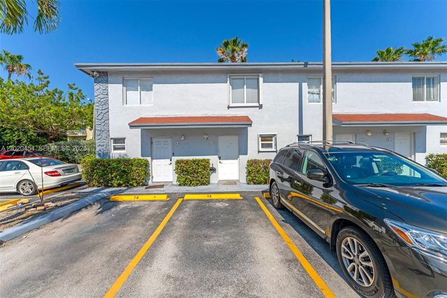 8025 NW 8th Street 13, Miami, FL 33126