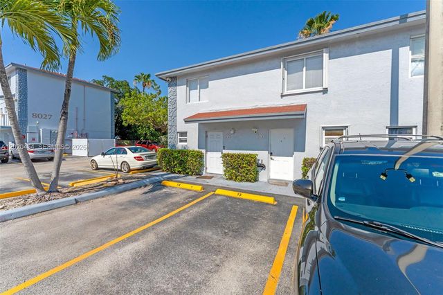 8025 NW 8th Street 13, Miami, FL 33126