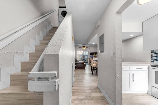 8025 NW 8th Street 13, Miami, FL 33126