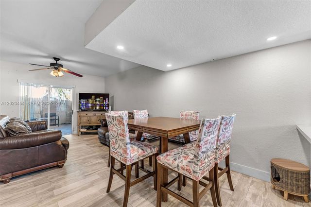 8025 NW 8th Street 13, Miami, FL 33126