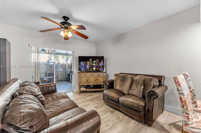 8025 NW 8th Street 13, Miami, FL 33126