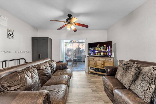 8025 NW 8th Street 13, Miami, FL 33126