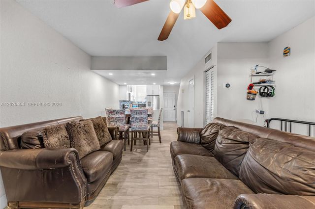 8025 NW 8th Street 13, Miami, FL 33126