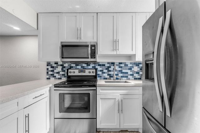 8025 NW 8th Street 13, Miami, FL 33126