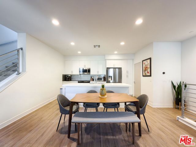 2111 N Cahuenga Boulevard 2, Los Angeles, CA 90068