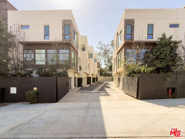 2111 N Cahuenga Boulevard 2, Los Angeles, CA 90068