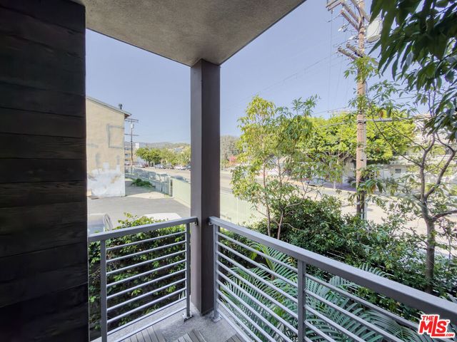 2111 N Cahuenga Boulevard 2, Los Angeles, CA 90068