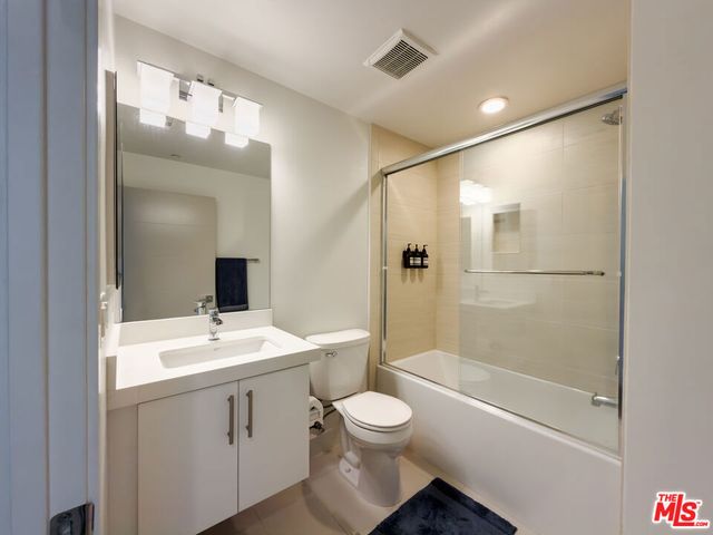 2111 N Cahuenga Boulevard 2, Los Angeles, CA 90068