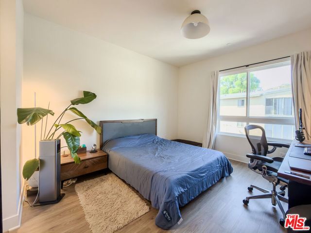 2111 N Cahuenga Boulevard 2, Los Angeles, CA 90068