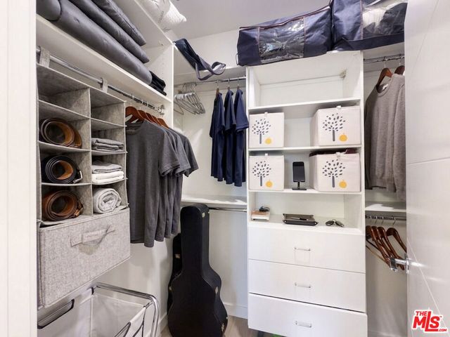 2111 N Cahuenga Boulevard 2, Los Angeles, CA 90068