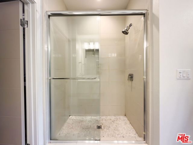 2111 N Cahuenga Boulevard 2, Los Angeles, CA 90068