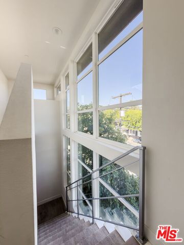 2111 N Cahuenga Boulevard 2, Los Angeles, CA 90068