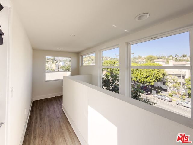 2111 N Cahuenga Boulevard 2, Los Angeles, CA 90068