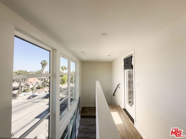 2111 N Cahuenga Boulevard 2, Los Angeles, CA 90068