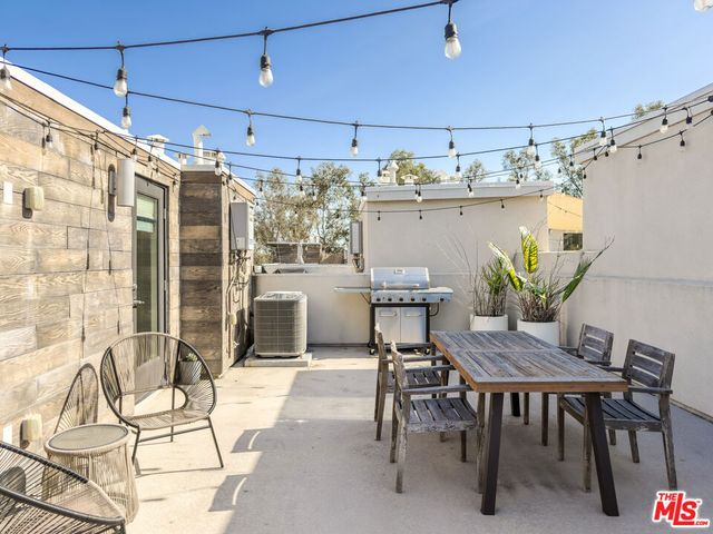 2111 N Cahuenga Boulevard 2, Los Angeles, CA 90068