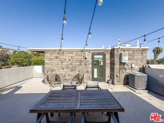 2111 N Cahuenga Boulevard 2, Los Angeles, CA 90068