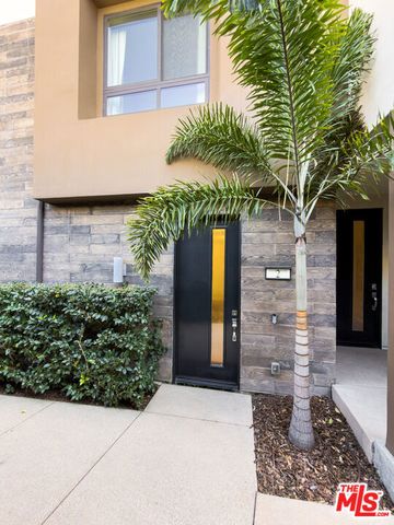 2111 N Cahuenga Boulevard 2, Los Angeles, CA 90068