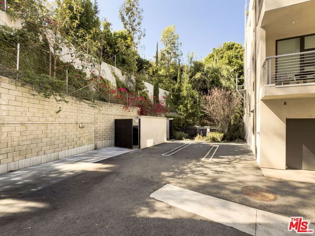 2111 N Cahuenga Boulevard 2, Los Angeles, CA 90068