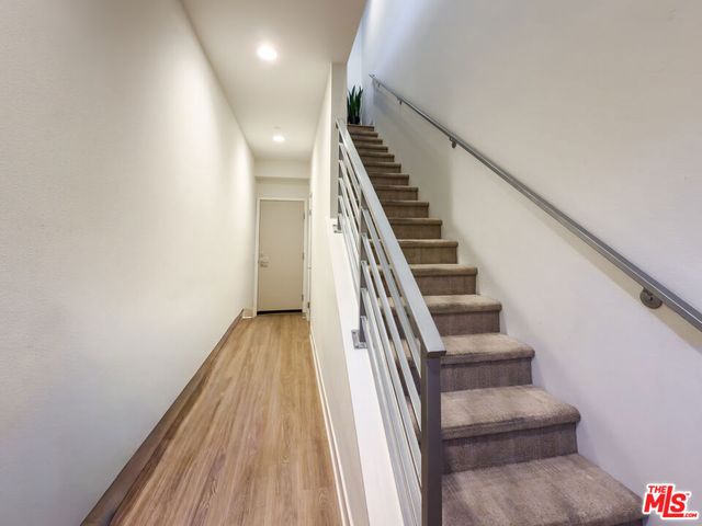 2111 N Cahuenga Boulevard 2, Los Angeles, CA 90068