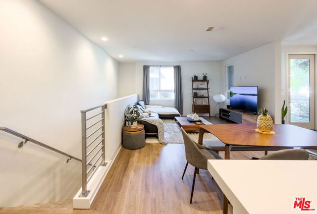 2111 N Cahuenga Boulevard 2, Los Angeles, CA 90068