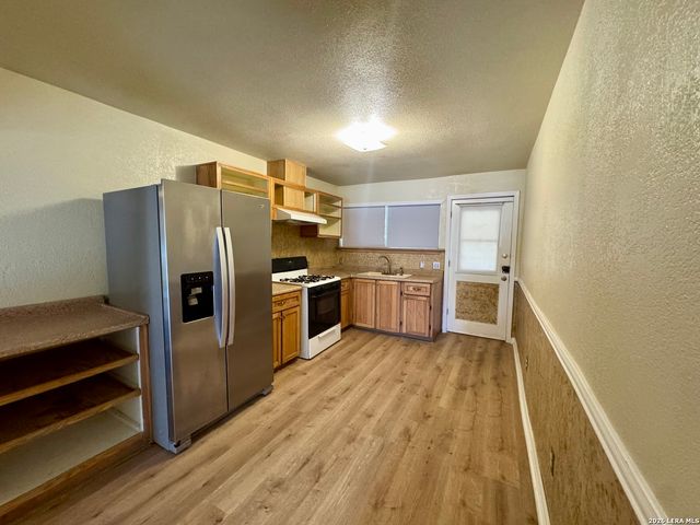 226 E MALONE AVE, San Antonio, TX 78214