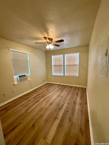 226 E MALONE AVE, San Antonio, TX 78214
