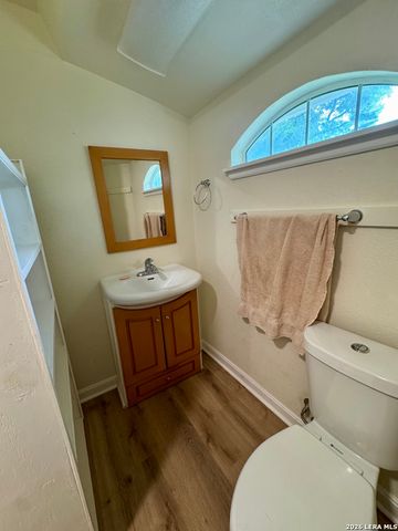 226 E MALONE AVE, San Antonio, TX 78214