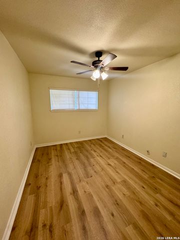 226 E MALONE AVE, San Antonio, TX 78214