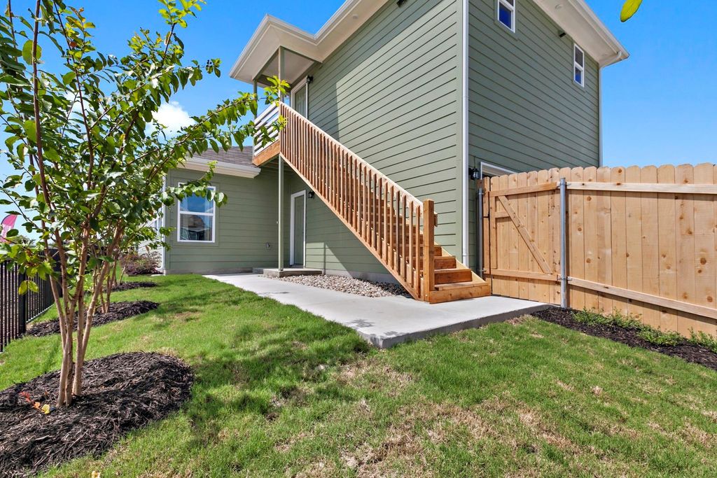 169 Bosque DR, San Marcos, TX 78666