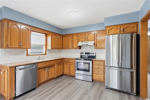 14280 170th Street, Bonner Springs, KS 66012