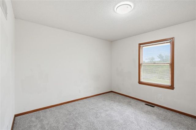 14280 170th Street, Bonner Springs, KS 66012