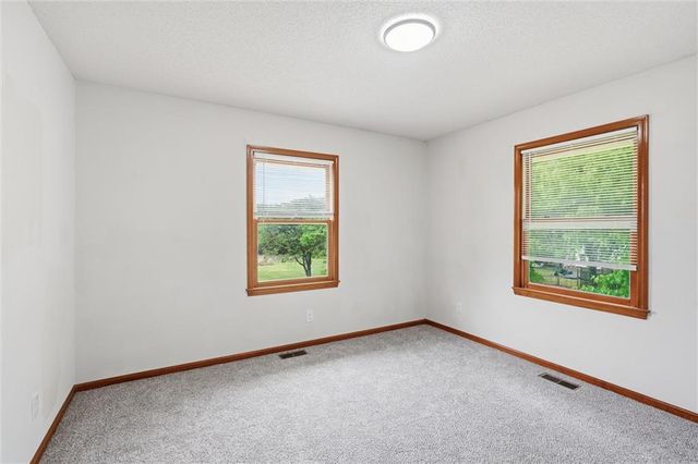 14280 170th Street, Bonner Springs, KS 66012