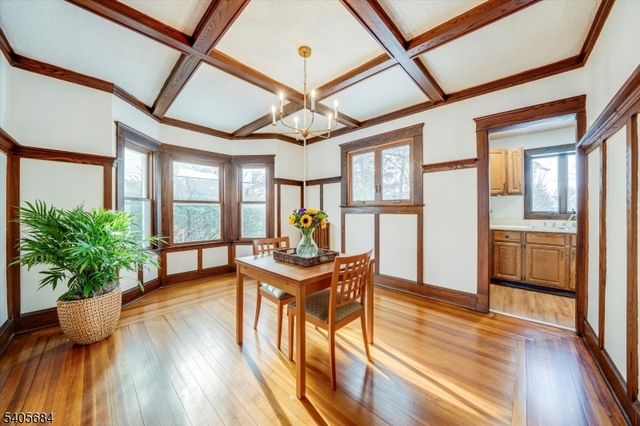 15 N Hillside Ave, Chatham Boro, NJ 07928