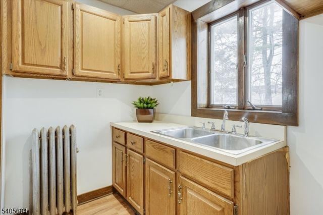 15 N Hillside Ave, Chatham Boro, NJ 07928