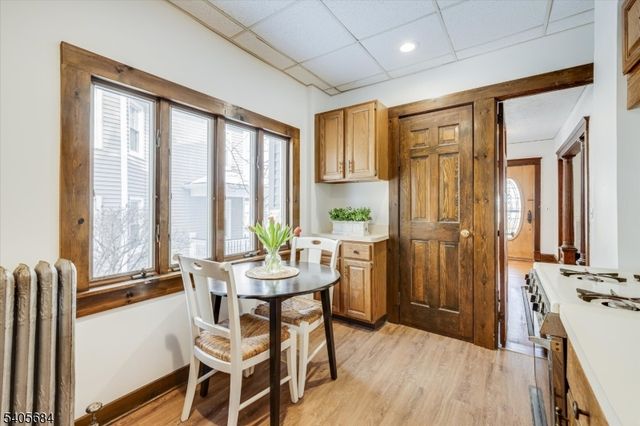 15 N Hillside Ave, Chatham Boro, NJ 07928