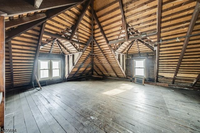 15 N Hillside Ave, Chatham Boro, NJ 07928