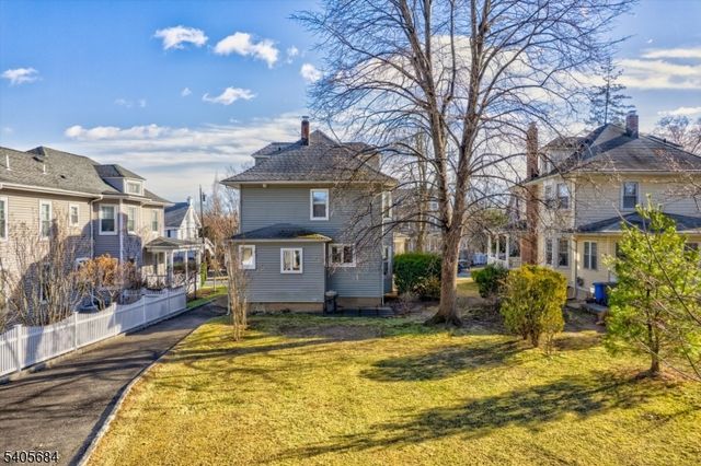 15 N Hillside Ave, Chatham Boro, NJ 07928