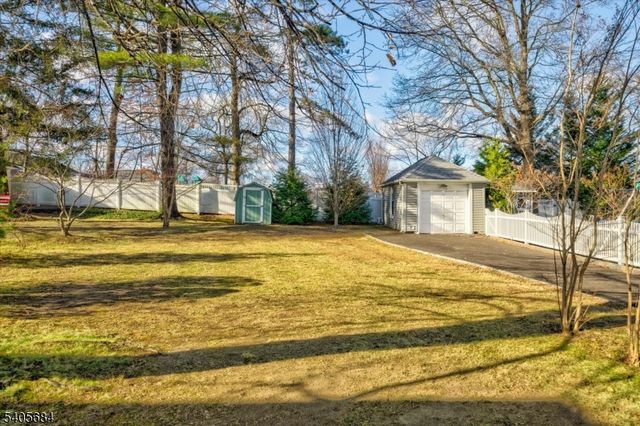 15 N Hillside Ave, Chatham Boro, NJ 07928