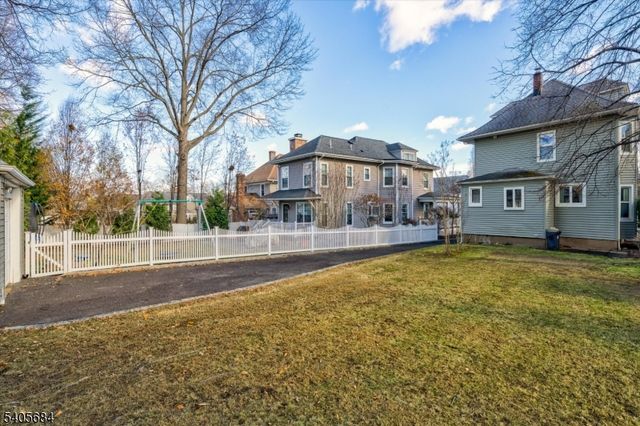 15 N Hillside Ave, Chatham Boro, NJ 07928